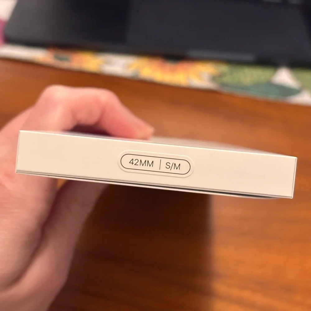 Apple Watch 42mm light blush sport band NWT NIB size s/m - Picture 3 of 6